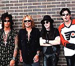 Motley Crue подали в суд на своего менеджера