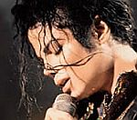 Michael Jackson Glove Fetches $190,000 At Auction