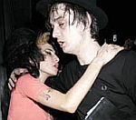 Amy Winehouse And Pete Doherty Play With Baby Mice