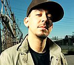 Гитарист Linkin Park открывает выставку картин