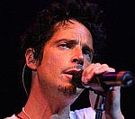 Экс-вокалист Soundgarden решил стать похожим на Уотерса и Меркьюри