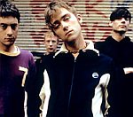 Барабанщик Blur завязывает с музыкой